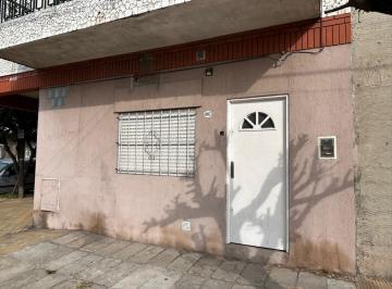 CMR-CMR-85_2 · Tipo Casa 2 Amb Muy Amplios en Pb Al Frente en Villa Madero