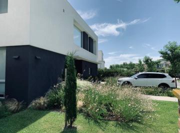 Casa · 230m² · 7 Ambientes · Casa en Venta Ubicado en Barbarita, General Pacheco, Tigre