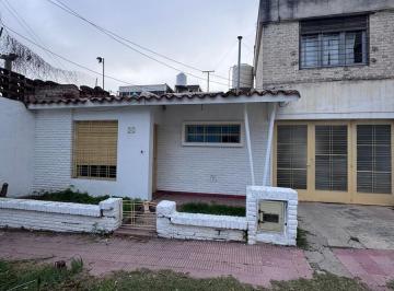 Casa · 4 Ambientes · 1 Cochera · Casa en Alberdi