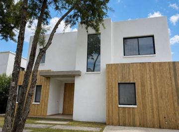 Casa · 240m² · 4 Ambientes · Casa en Venta en Laguna Grande, Villanueva, Tigre