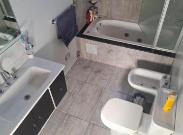 Casa · 128m² · 3 Ambientes · Casa en Venta - 3 Dorm. 2 Baños - 129 m - Avellaneda