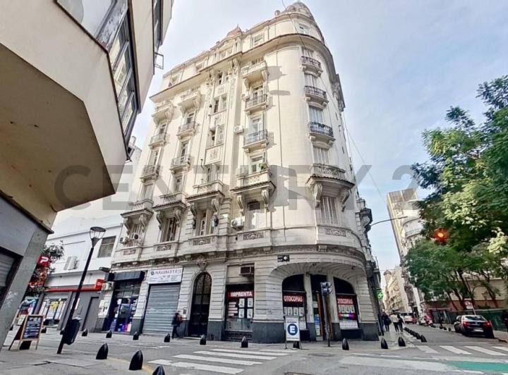 Amplio 2 Ambientes en El Corazón de Microcentro – Vista Abierta en Esquina