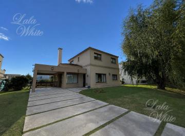 Casa · 152m² · 5 Ambientes · 2 Cocheras · Casa a La Venta en Los Talas Canning