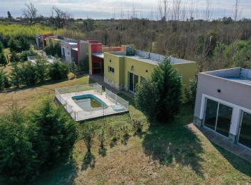Casa · 89m² · 1 Ambiente · 1 Cochera · Venta Loft de 89.62 m² con Pileta, Quincho y Cochera en Colón Entre Ríos