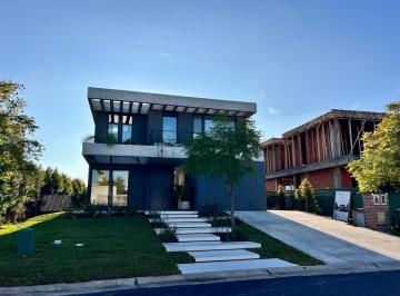 Casa · 500m² · 4 Dormitorios · 3 Cocheras · Casa en Venta en Los Castaños Nordelta