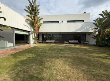 Casa · 649m² · 4 Dormitorios · 4 Cocheras · Casa en Venta con 4 Suites en Nordelta Golf a La Laguna y Golf