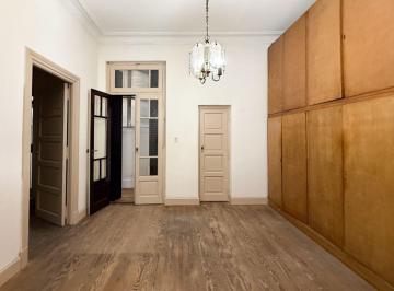 Departamento de 2 ambientes, Constitución · Amplio y Cómodo Departamento de 2 Ambientes en Muy Buen Estado.