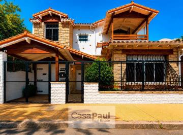 Casa · 221m² · 5 Ambientes · 1 Cochera · Casa de 5 Ambientes en Alquiler en Vicente López