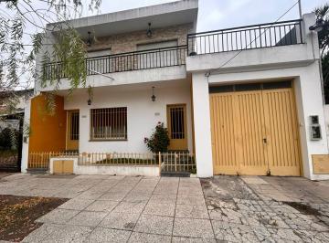 Casa · 284m² · 3 Ambientes · Casa 3 Ambientes, Escritorio, 2 Garages y Galpon