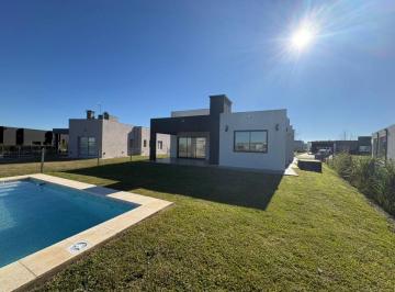 Casa de 4 ambientes, Ezeiza · Casa Al Pulmón a Estrenar en Venta en San Felipe Canning
