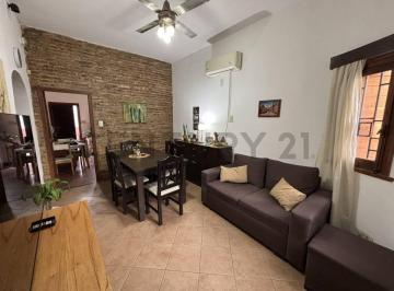 Casa · 92m² · 6 Ambientes · Casa en Venta de 3 Dorm. con Quincho y Terraza en Barrio Alberdi