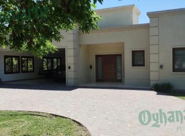 Casa · 350m² · 5 Ambientes · 1 Cochera · Venta de Casa en Terravista a Estrenar - Muy Amplia - 1 Planta.