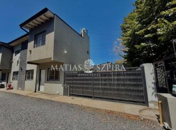 Casa · 65m² · 3 Ambientes · 1 Cochera · Complejo Duplex 3 Ambientes con Jardín y Cochera
