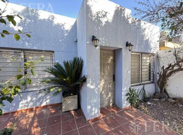 Casa · 145m² · 5 Ambientes · 1 Cochera · Venta Casa 5 Ambientes con Cochera y Quincho en Quilmes