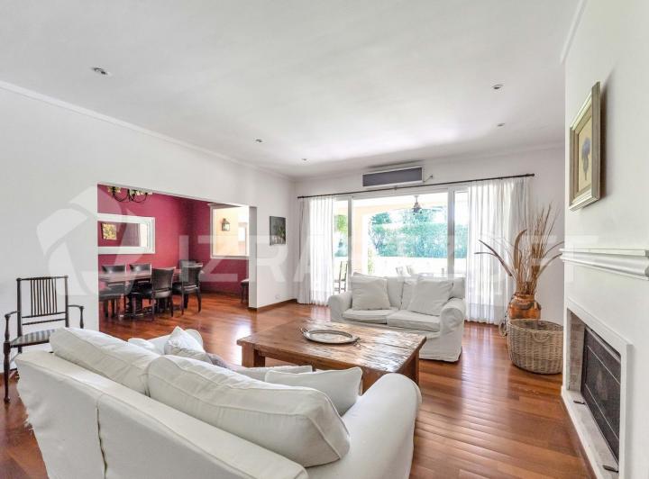 Casa · 328m² · 8 Ambientes · 2 Cocheras