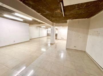Local comercial · 200m² · 3 Ambientes · Local Comercial en Alquiler en Flores - Capital Federal