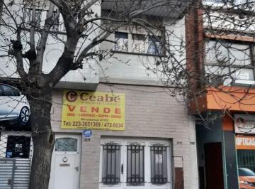 Local comercial · 330m² · 4 Dormitorios · 1 Cochera · Venta Local 3 Viviendas, losa Apto Galpón, Garage Venta Urgente