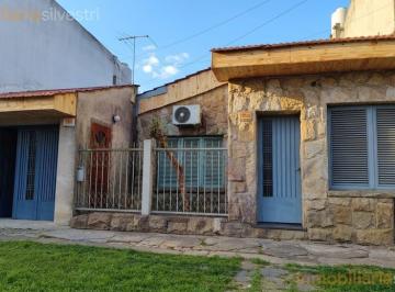 Casa · 180m² · 6 Ambientes · 1 Cochera · 27 Entre 76 y 77 La Plata - Casa de 3 Dorm. Mas Departamento de 2 Dorm. en Venta
