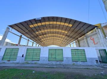 Bodega-Galpón · 1200m² · Alquiler. Galpón Semitechado. 20 m de Frente. Sobre Av Libertad