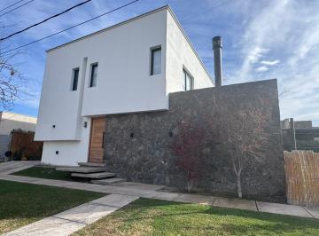 Casa · 150m² · 3 Dormitorios · 1 Cochera · Casa en Mayor Drummond