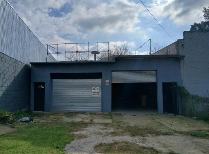 Depósito · 100m² · 1 Ambiente · 4 Cocheras