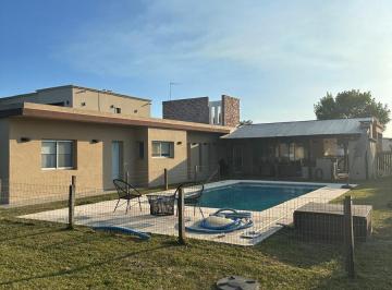 Casa · 150m² · 3 Dormitorios · 1 Cochera · Casa en Alquiler Anual en Area 10 San Sebastian
