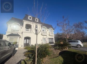 Casa · 290m² · 6 Ambientes · 5 Cocheras · Casa - Los Alisos