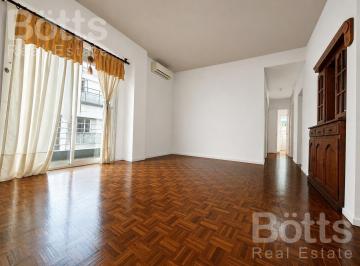Departamento · 61m² · 3 Ambientes · 1 Cochera · Impecable 3 Amb - Balcón - Cochera - Apto Profesional - Piso Alto - Pura Luz y Conectividad