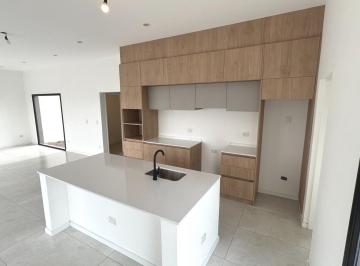Casa · 145m² · 4 Ambientes · 1 Cochera · Venta Casa 5 Ambientes Barrio Manuel Belgrano