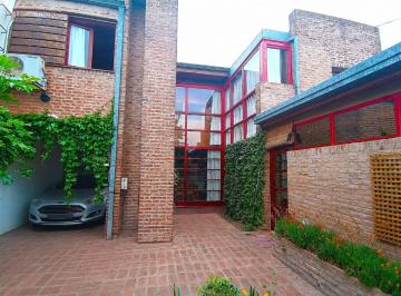 Casa · 188m² · 6 Ambientes · 2 Cocheras · Casa en Venta en Bloque en La Plata Los Hornos