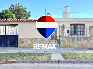 Casa · 150m² · 4 Ambientes · 1 Cochera · Casa Venta Intersindical Zona Sur 3 Dorm.