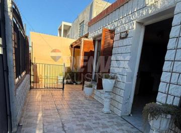 Casa · 123m² · 8 Ambientes · 1 Cochera · Propiedad de 2 Dorm. Apta Credito