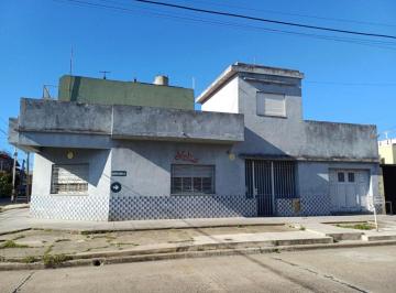 Casa · 147m² · 4 Ambientes · 1 Cochera · Casa Lote Propio con Cochera Apto Credito