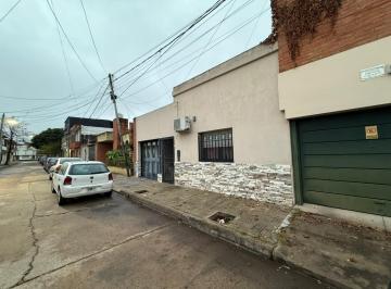 Casa · 114m² · 5 Ambientes · 2 Cocheras · Casa a La Venta 2 Dorm. Patio Verde Barrio San Martin