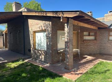 Casa · 200m² · 5 Ambientes · 2 Cocheras · Casa en Venta La Herradura