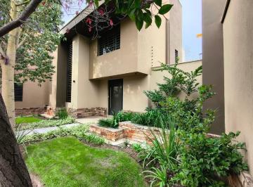 Casa · 250m² · 5 Ambientes · 2 Cocheras · Exclusiva Casa a La Venta, Inmediaciones Club Aleman, Guaymallén, Pasaje Semi Privado 500 m² Terreno