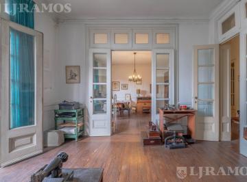 Departamento · 130m² · 4 Ambientes · Bulnes y Av Rivadavia. Techos Altos. a Reciclar.