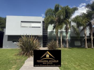 Casa · 285m² · 6 Ambientes · Importante Casa con Vista Al Golf en Venado