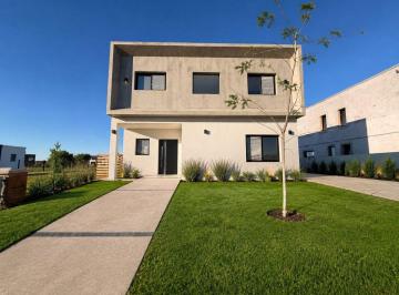 Casa de 5 ambientes, Pilar · Casa en Venta en Pilar del Este
