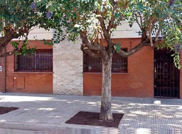 PH de 4 ambientes, Liniers · Hermoso y Amplio PH 4 Amb con Dos Baños a m de Una Plaza