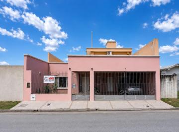 Casa · 285m² · 4 Dormitorios · 2 Cocheras · Casa + Salón Comercial en Venta - Zona Sur
