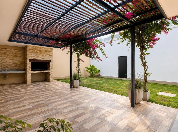 Casa · 285m² · 4 Dormitorios · 2 Cocheras