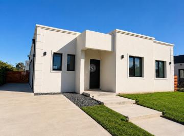 Casa · 148m² · 4 Ambientes · 1 Cochera · Casa en Venta en Barrio San Pablo, Pilar, G. B. a. Zona Norte