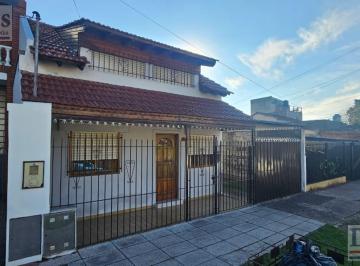 Casa · 300m² · 4 Ambientes · 5 Cocheras · Casa de 3 Ambientes con Galpón en Venta en Banfield Oeste