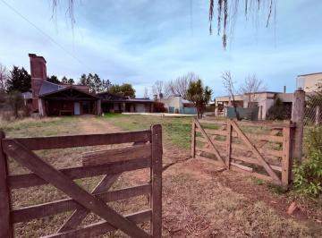 Quinta vacacional · 226m² · 3 Dormitorios · 1 Cochera · Casa Quinta en Centauro 487 - Villa Ángela, Toay