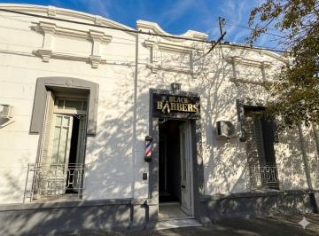 Casa · 205m² · 4 Ambientes · 2 Cocheras · Remax / Vende / Casa / Centrica / Servicios