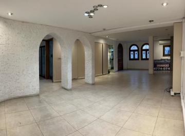 Casa · 210m² · 6 Ambientes · 1 Cochera · Hermosa Casa de 6 Ambientes Sobre Gorostiaga y Cabildo en Alquiler