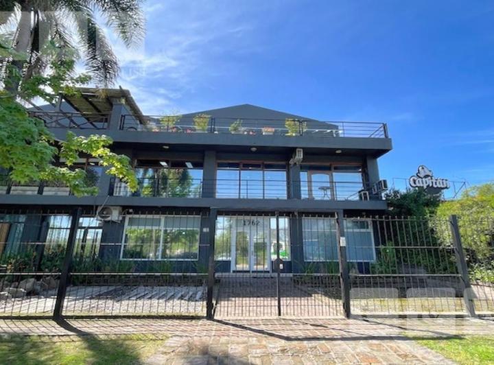 Edificio · 702m²