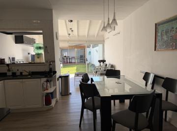 Casa · 135m² · Triplex con Jardin y Quincho en Venta en Olivos