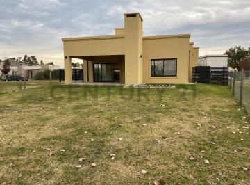 Casa · 184m² · 4 Ambientes · 2 Cocheras · Casa en Santa Lucia con Fondo a Pulmon